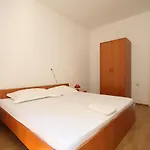 Apartments And Rooms By The Sea Lucica, Lastovo - 990 Gostinjska kuća