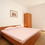 Apartments And Rooms By The Sea Lucica, Lastovo - 990 Gostinjska kuća