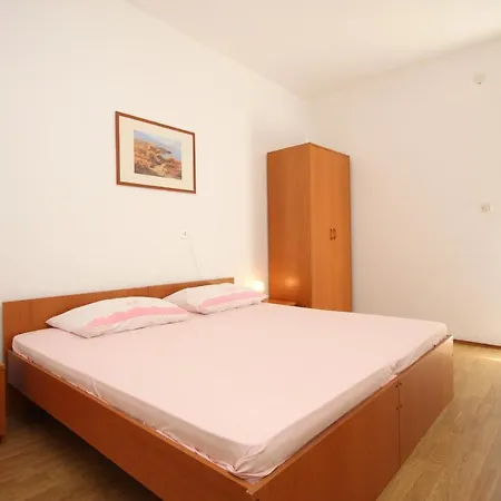 Apartments And Rooms By The Sea Lucica, Lastovo - 990 Guest house