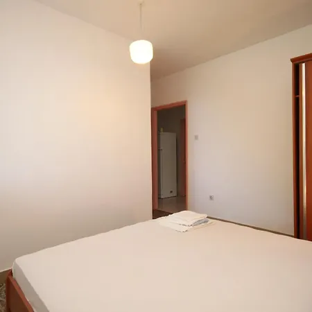 Guest house Apartments And Rooms By The Sea Lucica, Lastovo - 990 2*