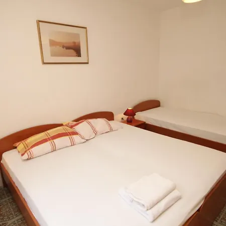 Apartments And Rooms By The Sea Lucica, Lastovo - 990 Lastovo