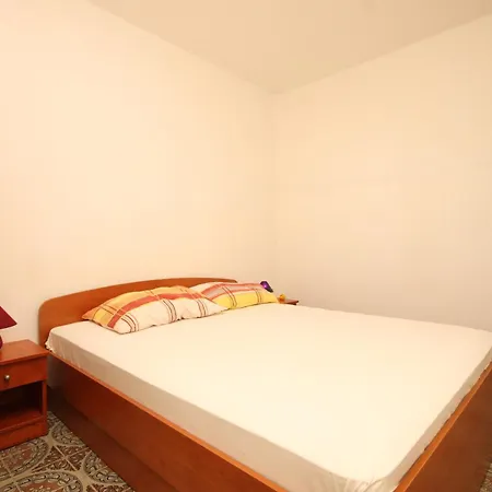 Apartments And Rooms By The Sea Lucica, Lastovo - 990 Lastovo