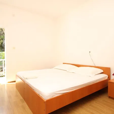Apartments And Rooms By The Sea Lucica, Lastovo - 990 Guest house