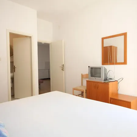 Apartments And Rooms By The Sea Lucica, Lastovo - 990 Lastovo
