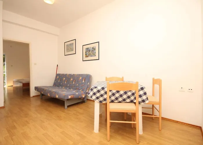 Apartments And Rooms By The Sea Lucica, Lastovo - 990 Guest house