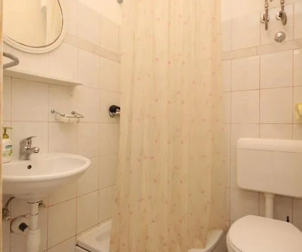 Guest house Apartments And Rooms By The Sea Lucica, Lastovo - 990 2*