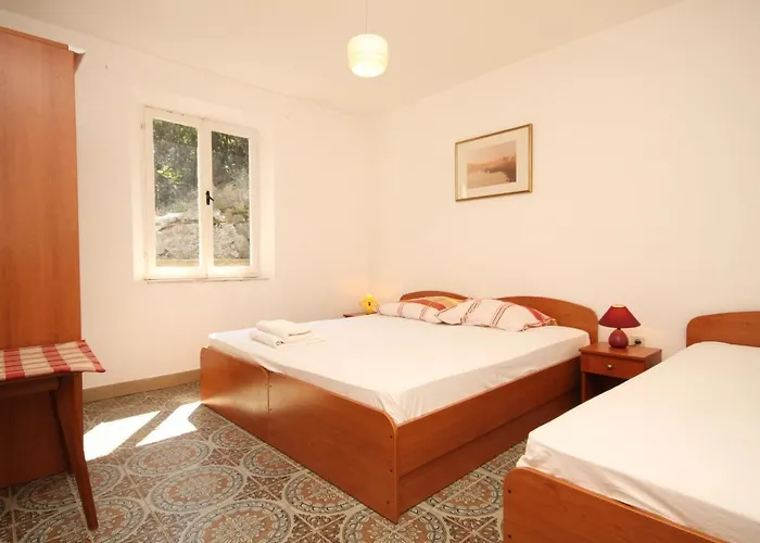 Apartments And Rooms By The Sea Lucica, Lastovo - 990 2* Lastovo