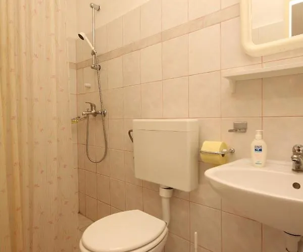 Apartments And Rooms By The Sea Lucica, Lastovo - 990 2* Lastovo