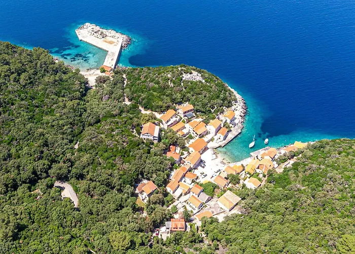 Apartments And Rooms By The Sea Lucica, Lastovo - 990 Lastovo