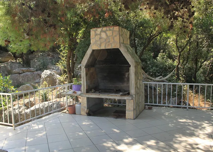 Apartments And Rooms By The Sea Lucica, Lastovo - 990 2* Lastovo